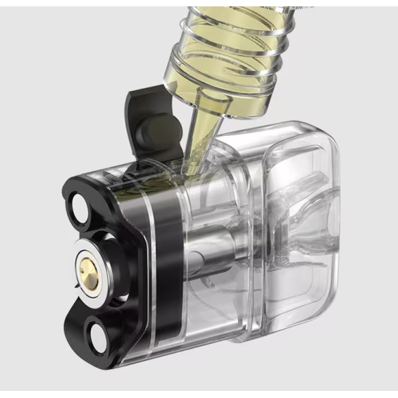 Aspire RiiL X Pod dolumu, şeffaf kartuş ve siyah dolum portu detayı.